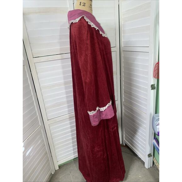 Vintage 70s Red Velour Maxi Robe House Coat Pink Collar Lace Button Front Robe - Picture 6 of 10